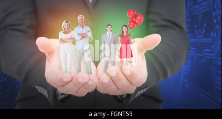 Immagine composita della c'erano pochi sorrisi geeky giovane in piedi mano nella mano Foto Stock