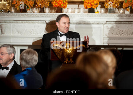 Washington, DC, Stati Uniti d'America. Il 21 febbraio, 2016. Governatore Gary Herbert (Repubblicano dello Utah), Presidente Nazionale Associazione dei governatori, offre commento durante un governatori nazionali associazione la cena e la ricezione dello stato sala da pranzo della Casa Bianca di Washington, DC, Stati Uniti, domenica 21 febbraio, 2016. Credito: Pete Marovich/Piscina via CNP - nessun filo SERVICE - © dpa/Alamy Live News Foto Stock