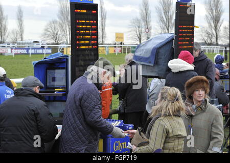 Fakenham nazionale gara di suoneria incontro Norfolk 17.02.16 Bookmaker accetta scommesse da parte del pubblico Foto Stock