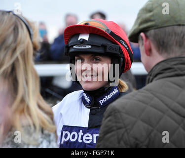 Fakenham nazionale gara di suoneria incontro 17.02.16 Norfolk Victoria Pendleton medaglia d'oro alle Olimpiadi ciclista prima il suo cavallo di razza Foto Stock
