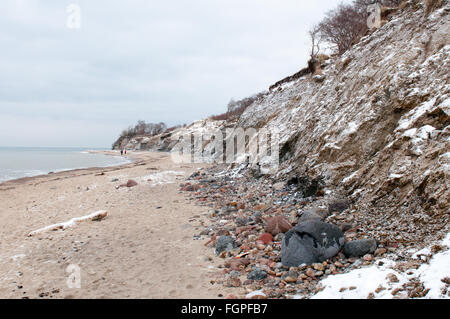 La regione di Kaliningrad. Mar Baltico. Costa. Inverno e neve sulla sabbia. Foto Stock