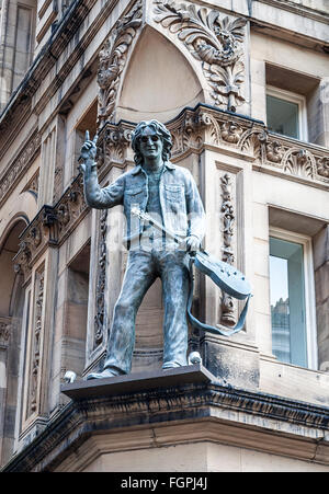 Statua di John Lennon in ' Hard Days Night ' hotel in Liverpool, Regno Unito Foto Stock