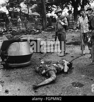 Guerra del Vietnam, attacco terroristico dei Khmer rossi contro il Phnom Penh captiale, vittima di una strada, 7.10.1972, diritti aggiuntivi-clearences-non disponibile Foto Stock