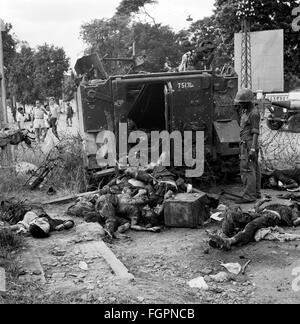 Guerra del Vietnam, attacco terroristico dei Khmer rossi contro il Phnom Penh captiale, vittime di una strada, 7.10.1972, diritti aggiuntivi-clearences-non disponibile Foto Stock