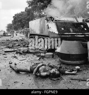 Guerra del Vietnam, attacco terroristico dei Khmer rossi contro il Phnom Penh captiale, vittima di una strada, 7.10.1972, diritti aggiuntivi-clearences-non disponibile Foto Stock