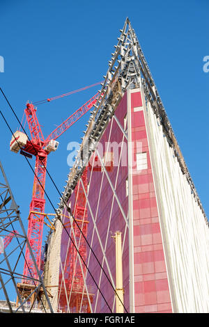 London, Regno Unito - 28 Gennaio 2016 : lavori di costruzione continua sull'edificio Nova immediatamente fuori la stazione di Victoria. Foto Stock