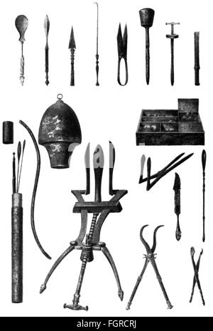 Medicina, strumenti/attrezzature, strumenti chirurgici romani, Pompei, i secolo d.C., Museo Nazionale, Napoli, mondo antico, tempi antichi, Impero Romano, operazione, sottoporsi a chirurgia, intervento chirurgico, oggetto, oggetti, fermi, cucchiai, cucchiai, raschiatori, gancio, ganci, gancio e occhio, petto, cassapanche, morsetto, clip, morsetti, morsetti, spanditore, pinze, medicina, dispositivi, Dispositivo, strumento, strumenti, Napoli, storico, storico, antico mondo, diritti aggiuntivi-clearences-non disponibile Foto Stock