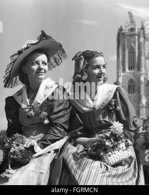 Moda, costume tradizionale, Svizzera, donne in costumi tradizionali Friburgo, anni '30, diritti aggiuntivi-clearences-non disponibile Foto Stock