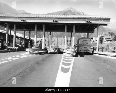 Geografia / viaggio, Italia, trasporti / trasporti, stazione a pedaggio del Passo del Gran San Bernardo in Valle d'Aosta, anni '70, diritti aggiuntivi-clearences-non disponibile Foto Stock