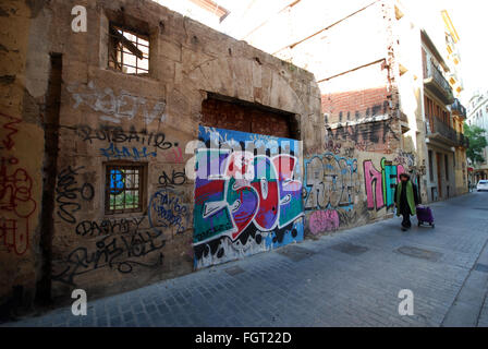 Graffiti pareti coperte in Barrio del Carmen, Valencia Spagna Foto Stock