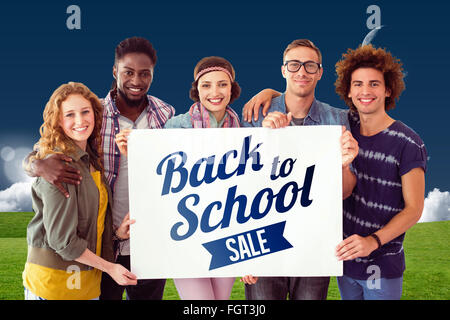 Immagine composita di studenti di moda sorridente in telecamera insieme Foto Stock