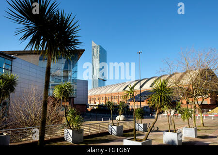 Manchester, Regno Unito - 15 Febbraio 2016: la Bridgewater Hall, Barbirolli Square, Cheetham Torre e la sala centrale Foto Stock