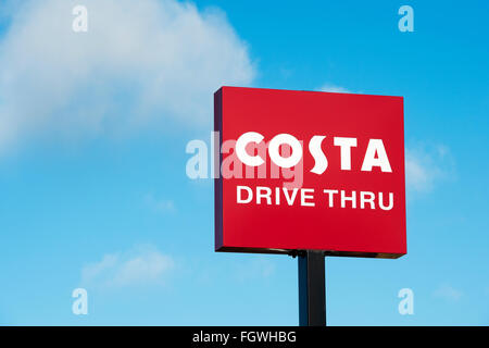 Costa Coffee segno sul drive thru. Banbury, Oxfordshire, Inghilterra Foto Stock