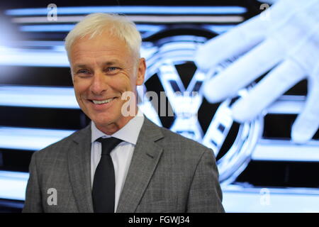 Berlino, Germania. Il 22 febbraio, 2016. Volkswagen AG CEO Matthias Mueller assiste il dpa editor-in-chief conferenza di Berlino, Germania, 22 febbraio 2016. Foto: MICHAEL KAPPELER/dpa/Alamy Live News Foto Stock