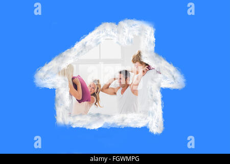 Immagine composita della famiglia divertendosi con cuscini Foto Stock