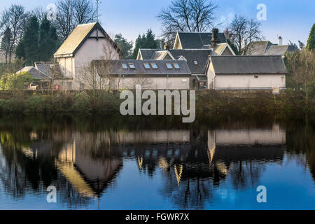 Riflessioni in acqua a Mugdock e serbatoio Craigmaddie, Milngavie, Glasgow, Scozia Foto Stock