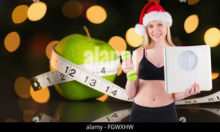 Immagine composita di festosa montare bionda sorridente in telecamera Foto Stock