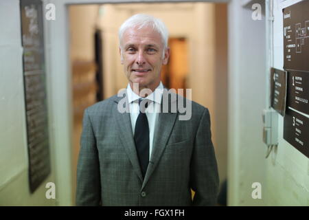 Berlino, Germania. Il 22 febbraio, 2016. Volkswagen AG CEO Matthias Mueller assiste il dpa editor-in-chief conferenza di Berlino, Germania, 22 febbraio 2016. Foto: MICHAEL KAPPELER/dpa/Alamy Live News Foto Stock