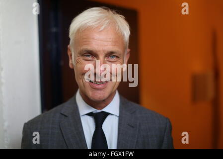 Berlino, Germania. Il 22 febbraio, 2016. Volkswagen AG CEO Matthias Mueller assiste il dpa editor-in-chief conferenza di Berlino, Germania, 22 febbraio 2016. Foto: MICHAEL KAPPELER/dpa/Alamy Live News Foto Stock