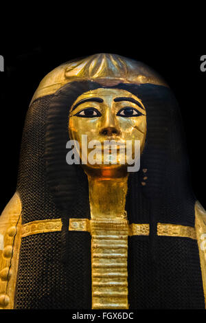 Una delle bare dorato di Henutmehyt, una principessa tebana dal XIX dinastia c.1250 BC, British Museum, Bloomsbury, London, England, Regno Unito Foto Stock