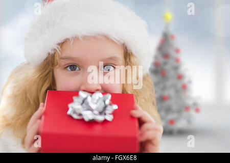 Immagine composita della ragazza carina con dono Foto Stock