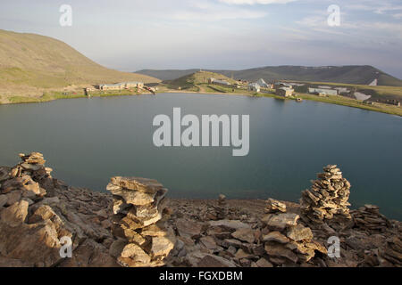 Il lago di Kari Lich (luce della sera) sul Monte Aragats, Armenia Foto Stock