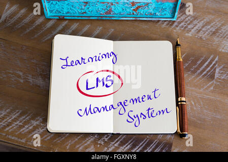 Acronimo di Business LMS LEARNING MANAGEMENT SYSTEM con il testo scritto a mano Foto Stock