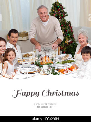 Immagine composita del nonno il taglio della Turchia per la cena di natale Foto Stock