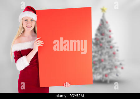 Immagine composita di festosa carino biondo poster di contenimento Foto Stock