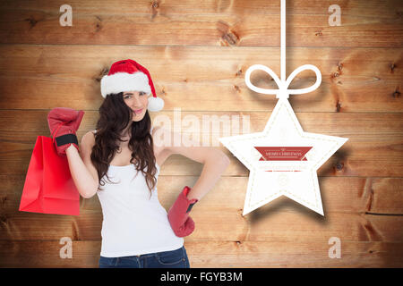 Immagine composita della bellezza bruna nella boxe Guantoni boxe con shopping bag Foto Stock