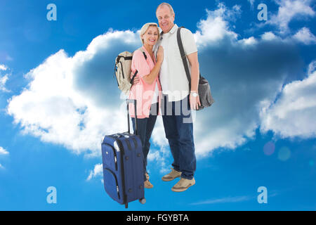 Immagine composita di sorridere coppia di anziani di andare in vacanza Foto Stock