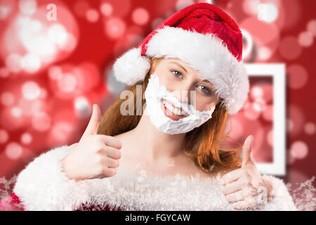 Immagine composita di festosa redhead in barba di schiuma Foto Stock