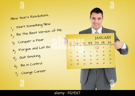 Immagine composita di imprenditore puntando al calendario che egli è in possesso Foto Stock