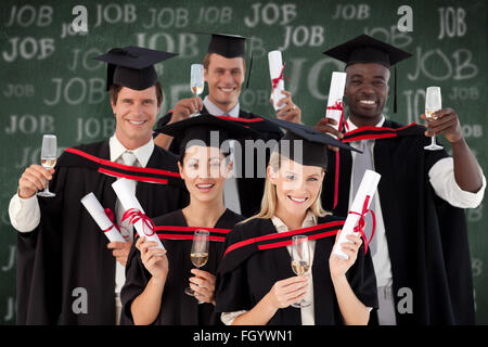 Immagine composita del gruppo di persone la laurea dall'università Foto Stock