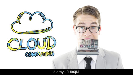 Immagine composita di geeky sorridente imprenditore calcolatrice pungente Foto Stock