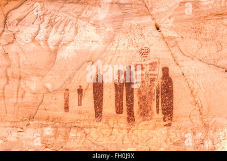 Il grande cluster fantasma dipinti alla grande galleria nel telecomando Horseshoe Canyon Unità del Parco Nazionale di Canyonlands, Utah Foto Stock