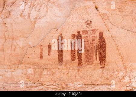 Il grande cluster fantasma dipinti alla grande galleria nel telecomando Horseshoe Canyon Unità del Parco Nazionale di Canyonlands, Utah Foto Stock