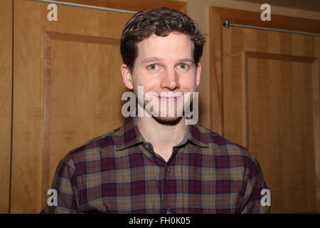 Giorno uno di BroadwayCon al New York Hilton hotel di Midtown. Dotato di: Stark Sands dove: New York New York, Stati Uniti quando: 22 Gen 2016 Foto Stock