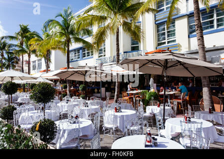 Miami Beach Florida, Ocean Drive, Capodanno, hotel, alloggio, hotel, ristoranti, ristoranti, ristoranti, ristoranti, caffè, al fresco marciapiede fuori tavoli, ta Foto Stock