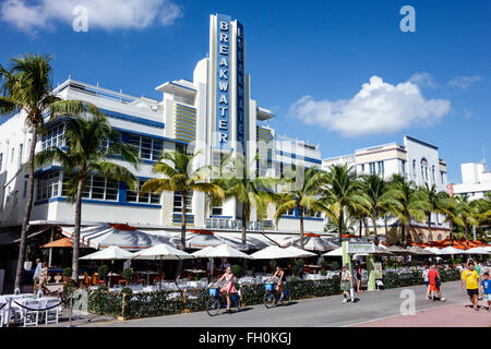 Miami Beach Florida, Ocean Drive, Capodanno, hotel, alloggio, hotel, Breakwater, ristorante ristoranti, ristoranti, ristoranti, caffè, al fresco marciapiede esterno Foto Stock