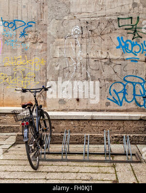 Berlin Art Gallery in un WW2 Bunker - La collezione dei Boros, vista esterna con graffiti e arte di strada Foto Stock