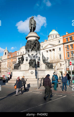 O'Connell statua domina la strada di Dublino in Irlanda Foto Stock