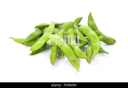 Fagioli di soia verdi su sfondo bianco Foto Stock