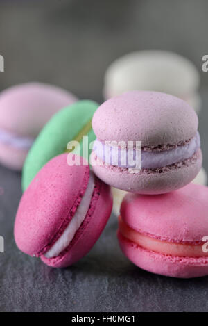 Tradizionale Francese macaron colorati Foto Stock