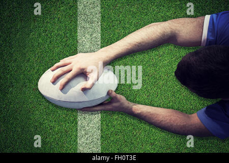 Immagine composita di un giocatore di rugby con un punteggio provare Foto Stock