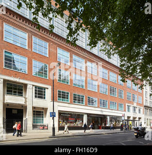 Facciata obliqua elevazione dal street. Foyles, Londra, Regno Unito. Architetto: Lifschutz, 2014. Foto Stock