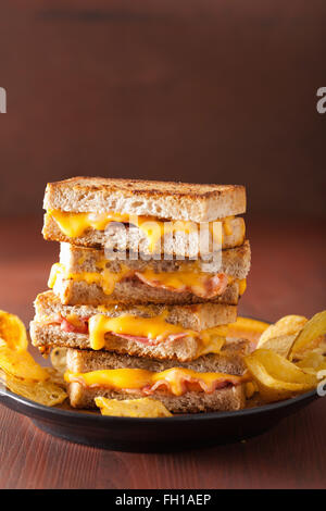 Formaggio alla griglia e sandwich di pancetta Foto Stock