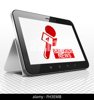 News concept: Tablet Computer con le ultime notizie e microfono sul display Foto Stock