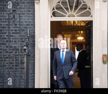 Londra, Regno Unito. Il 23 febbraio, 2016. Ian Duncan Smith,MP il lavoro e le pensioni Segretario lascia 10 Downing Street a seguito di una riunione del gabinetto Credito: Ian Davidson/Alamy Live News Foto Stock