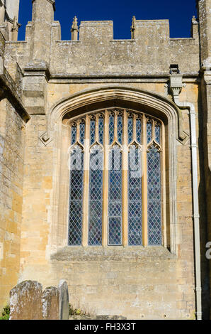 Ampia finestra con piombo su St James chiesa in Chipping Campden Foto Stock